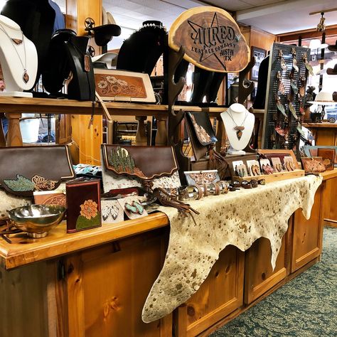 Allred Leather Company Western Vendor Booth Ideas, Western Booth Display Ideas, Botique Interiors Ideas, Display Purses, Botique Interiors, Cowboy Store, Craft Fair Table, Vendor Booth Display, Antique Booth Displays