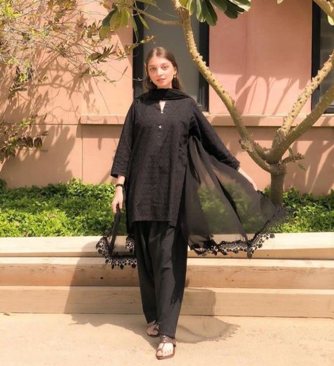 Black Shalwar Kameez For Women, Frock Shalwar, Simple Pakistani Dresses Casual, Shalwar Designs, Kurtis Design, Short Frocks, Dress Designing, Kosem Sultan, Womens Trendy Dresses