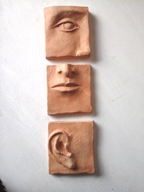 Simple Sculpture Art, Terracotta Art Sculpture, Simple Sculpture Ideas Clay, Terracotta Clay Sculpture, Wall Clay Art Ideas, Pottery Inspo Simple, Terracotta Clay Art, Pottery Simple Ideas, Ceramics Wall Art