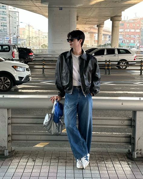 Men Outfit For Winter, Korean Outfit Men Casual, Modern Outfits Men, Kpop Men Outfit, Asian Men Style, Outfits Aesthetic Hombre, Asian Street Style Men, Star Boy Outfit, Korean Boy Outfit