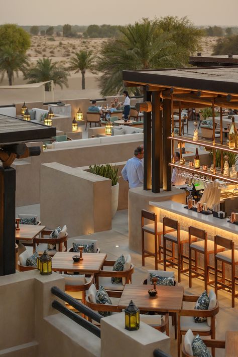 Hotel Outdoor Design, Outdoor Bar Restaurant Design, Roof Top Bar Design, Outdoor Bar Lounge, Lounge Bar Ideas, Outdoor Bar Restaurant, Outdoor Bar Design, Desert Restaurant, Indoor Outdoor Restaurant