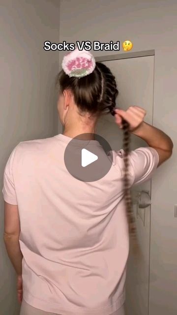 Easy Hairstyles & Tips on Instagram: "Awesome hair curling hacks 👍👍 By @aashmidt ❤️ . #hairstylevideo #hairvideotutorial #videohair #hairstyleideas #hairoftheday #hairideas #cutehairstyles #hairtutorialvideo #tutorialhairdo #hairtransformation #hairglamvideos #hairofinstagram #hotd #hairtutorial #hairstyleideas" Hair Styles Beginners, Disney World Hairstyles For Women, Cute Hairstyles For Curly Hair Easy, Roadtrip Hairstyles, Cute Hairstyles Videos, Easy Hair For School, Hairstyles For Hair Growth, Out Of Face Hairstyles, Hair Curling Hacks