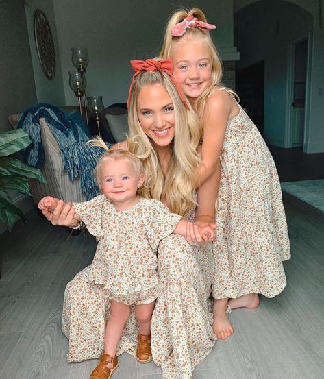 Everleigh And Posie, Everleigh Labrant, Savannah Labrant, Sav Labrant, Mommy Daughter Pictures, Daughter Pictures, Sav And Cole, Mommy Daughter Photos, Savannah Rose