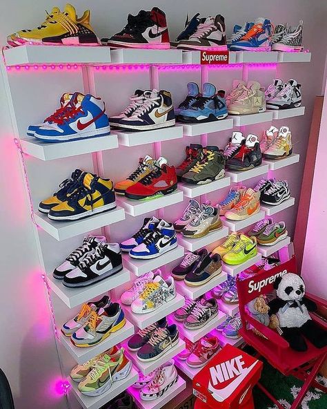 ZAPASUNIVERSE.ONLINE on Instagram: “Whats your favourite Jordan? Buy them in our website! ⬇️ www.zapasuniverse.com 🌐 PICTURE 📸 @? • • • • • #kicksonfire #kickfeed #kixify…” Shoe Wall, Trendy Shoes Sneakers, Nike Shoes Girls, Jordan Shoes Girls, Pretty Shoes Sneakers, Jordan Shoes Retro, All Nike Shoes, Cute Nike Shoes, Fresh Shoes