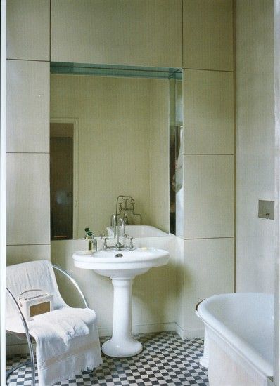 Eileen Gray, Gray Mirror, Classic Bathroom, Vintage Bathrooms, Tiny Bathroom, Grey Bathrooms, World Of Interiors, Bathroom Colors, House Bathroom