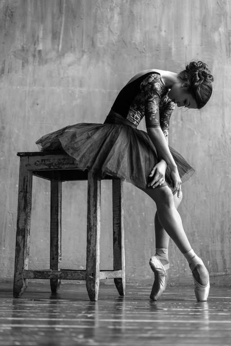 Ballerina Photography, Ballerina Poses, Ballet Dance Photography, Ballet Painting, Dance Picture Poses, Dancer Photography, Ballet Pictures, Dance Photography Poses, Ballerina Art