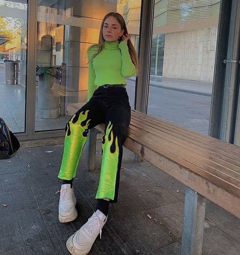 Ropa Color Neon, Tokyo Street Fashion, Neon Outfits, Aesthetic Grunge Outfit, Neon Fashion, Soft Grunge, Grunge Style, Edgy Outfits, Green And Black