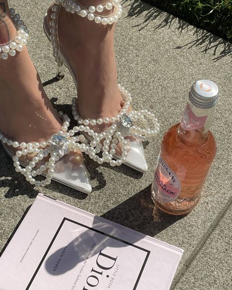 White Heels With Bow And Pearls, Pearl Outfits Aesthetic, White Pearl Shoes, White Dress Aesthetic, Pearl Outfit, Princess Heels, Aesthetic Views, Pearl Heels, Rose Lemonade