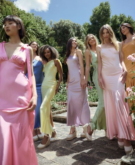 Multicoloured Bridesmaid Dress, Cool Girl Bridesmaid Dresses, Different Pastel Bridesmaid Dresses, Multi Coloured Bridesmaid Dresses, Multicolored Bridesmaids Dresses, Pastel Dress Outfit, White Linen Wedding Dress, Rainbow Bridesmaid Dresses, Pastel Bridesmaid Dresses