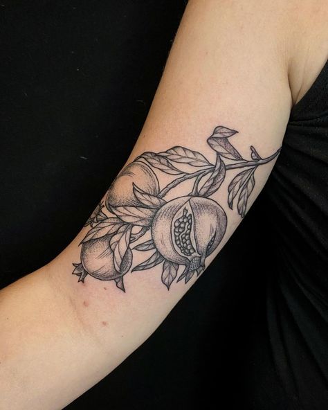 Pomegranate Tattoo, H Tattoo, Me Tattoo, Botanical Tattoo, Unique Tattoo Designs, Tattoo Project, Tattoo Meaning, Unique Tattoo, Nature Tattoos