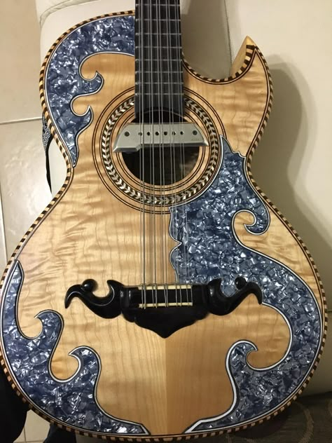 Acoustic Guitar Custom, Painted Guitars Ideas Aesthetic, Guitar Designs Acoustic, Decorated Acoustic Guitar, Guitar Decor Ideas, Painted Electric Guitar, Acoustic Guitar Art, Guitar Gadgets, Custom Acoustic Guitars