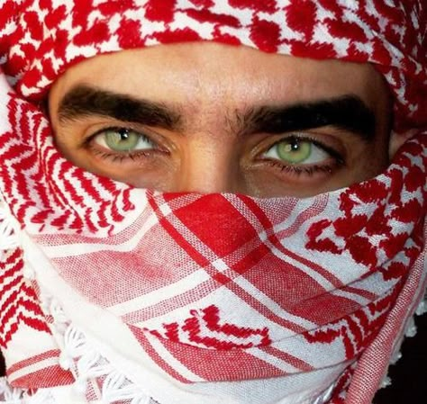 Amber Eyes Color, Arabian Eyes, Rare Eye Colors, Middle Eastern Men, Beautiful Green Eyes, Handsome Arab Men, Most Beautiful Eyes, Arab Men, Eye Photography