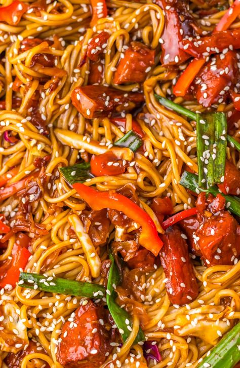 The Best Pork Lo Mein - Life With The Crust Cut Off Pork Lo Mein Recipe Easy, Pork Lo Mein Recipe Chinese Food, Ground Pork Lo Mein, Pork Low Mein Recipe, Pork Lomein Noodle Recipes, Chinese Lomein Noodle Recipes, Pork Low Mein, Lo Mein Recipe Pork, Pork Lomein Recipes Lo Mein