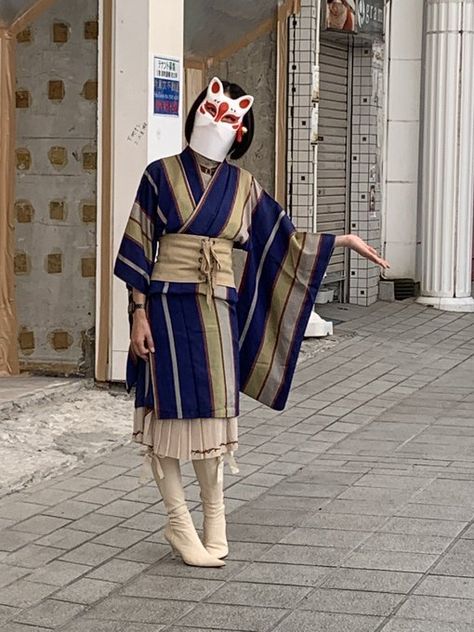 Modern Yukata Fashion, Japanese Street Fashion Kimono, Modernized Kimono, Modern Yukata, Modern Kimono Fashion Outfits, Tanuki Kimono, Modern Kimono Fashion, Modern Kimono Dress, Simple Kimono