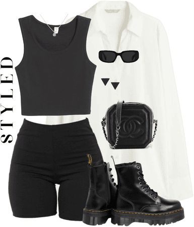 Black Shorts Doc Martens Outfit, Festival Outfit With Doc Martens, Summer Doc Martin Outfits, Dr Martin Platform Outfit, Dr Martens Festival Outfit, Summer Outfit Doc Martens, Simple Doc Martens Outfit, White Doc Boots Outfit, Black Platform Boots Outfit Summer