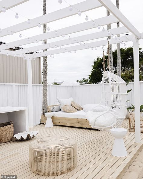 Eleesha Quinn transforms her backyard into the ultimate Hampton's haven Hamptons Modern, White Exterior Paint, Bird Of Paradise Plant, Paradise Plant, White Terrazzo, Sandstone Paving, Chic Chair, Backyard Renovations, Outdoor Daybed