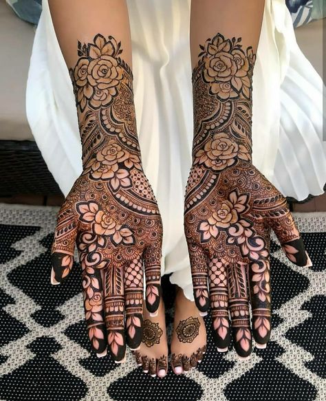 Mehndi Designs Finger, Mehndi New, Henna Hand Designs, Rajasthani Mehndi, Rajasthani Mehndi Designs, Front Mehndi Design, Khafif Mehndi Design, Beginner Henna Designs, Rose Mehndi Designs