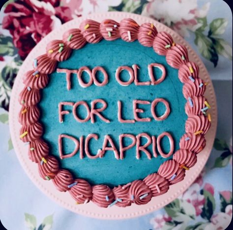 Cake Designs Funny, Funny Cake Ideas, Cakes Funny, Ugly Cakes, Birthday Cake Writing, 20 Birthday Cake, 25th Birthday Cakes, Funny Birthday Cakes, 18th Birthday Cake