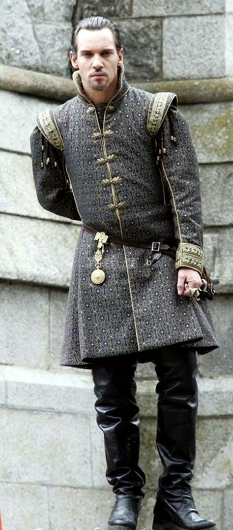 The Tudors King Henry played by Johnathan Rhys Meyers Mens Garb, Tudor Fashion, Tudor Costumes, Tudor Era, The Tudors, Jonathan Rhys Meyers, Shia Labeouf, Logan Lerman, King Henry