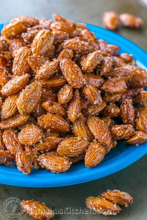 Spiced Honey Roasted Almonds Spicy Roasted Almonds, Pretty Recipes, Roast Oven, Roasted Almonds Recipe, Roasted Nuts Recipe, Made To Be A Momma, Honey Roasted Almonds, Spicy Almonds, Almond Snack