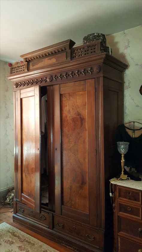 Wardrobe Antique Vintage, Dark Academia Closet Furniture, Antique Wooden Wardrobe, Victorian Wardrobe Design, 1920s Wardrobe Furniture, Old Wardrobe Aesthetic, Dark Wood Armoire, Vintage Wooden Wardrobe, Dark Academia Wardrobe Furniture