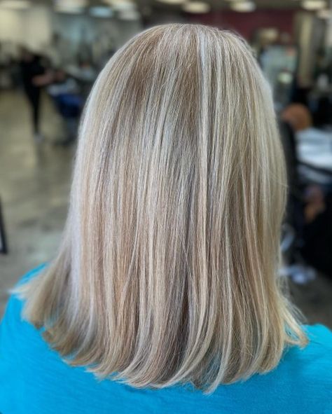 Beige Blonde and Silver Balayage Blonde Hair Going Grey, Blonde Hair With Grey Highlights, Transitioning To Gray Hair, Silver Balayage, Natural White Hair, Ash Grey Hair, Blond Beige, Grey Hair Care, Grey Blonde Hair