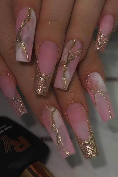 Pink marble Nail Marble Rose Gold Nails, Nail Art Designs Pink Rose Gold, Valentine Marble Nails, Pink And Gold Wedding Nails, Dusty Pink Nails Rose Gold, Pink And Red Marble Nails, Pink With Gold Nails, Pink And Gold Marble Nails, Marble Red Nails