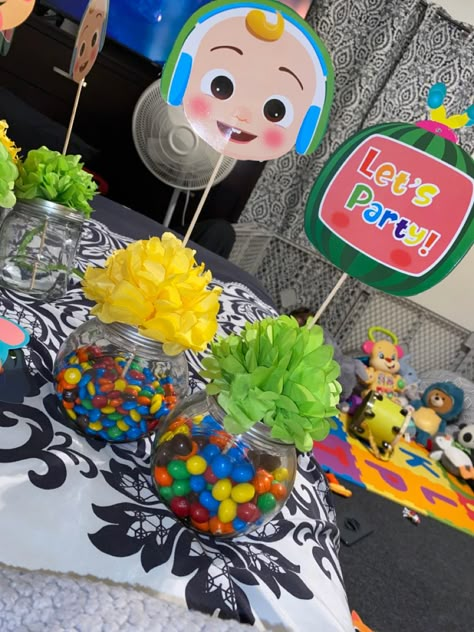 Diy Cocomelon Centerpieces Boy, Cocomelon Theme Table Decoration, Cocomelon Theme Party Decorations Diy, Cocomelon Party Centerpieces Diy, Cocomelon Party Ideas Centerpiece, Cocomelon Table Decorations Ideas, Simple Cocomelon Decoration, Diy Cocomelon Centerpieces, Cocomelon Centerpieces Girl