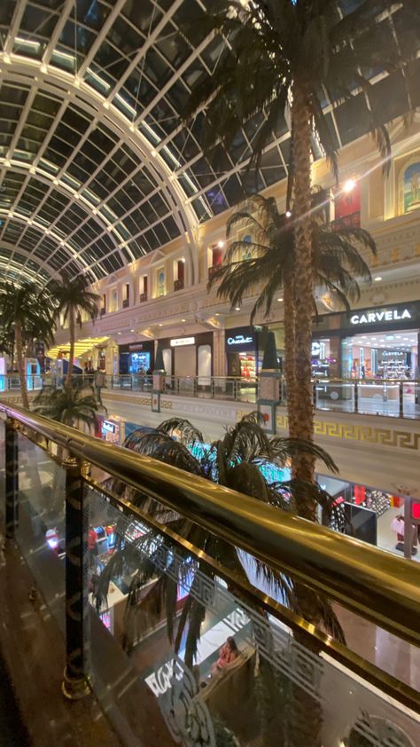 Mall Aethstetic, Fancy Place Background, Bloxburg Shopping Center, Centro Comercial Aesthetic, Mall Aesthetic Shopping, Shopping Mall Aesthetic, Trafford Centre Manchester, Bloxburg Mall, Camo Aesthetic