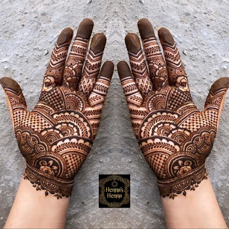 The design is semi-bridal henna design with all the latest elements in it. Wedding Mehndi Designs Bridal Unique, All Mehndi Designs, Mehendi Right Hand, Mehandi Design For Groom Hand, Dulha Mehandi Design, Bharva Mehndi Designs Front Hand, Mehndi Design For Groom Hand, Mehndi For Groom Hand, Marathi Design