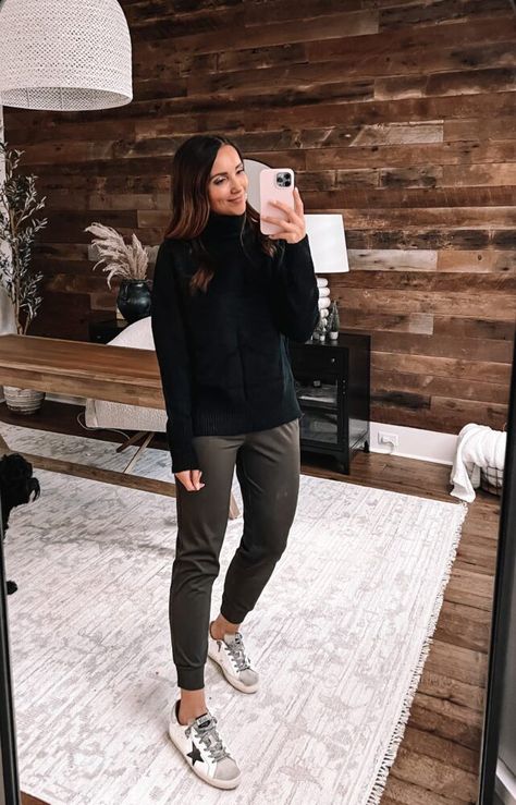 amazon sweater and joggers Joggers And Sweater Outfits, Joggers Outfit Women, Classy Coat, Sports Bra And Leggings, Legging Fits, Joggers Outfit, Rose Style, Going Out Outfits, New Tops