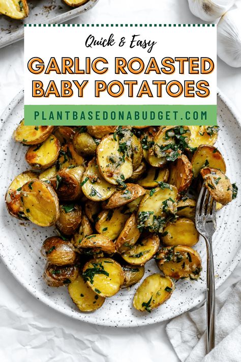 Garlic Roasted Baby Potatoes Baked Baby Potatoes, Garlic Potatoes Recipe, Baby Potato Recipes, Roasted Baby Potatoes, Garlic Potatoes, Vegan Side Dishes, Vegan Potato, Vegan Sides, Baby Potatoes