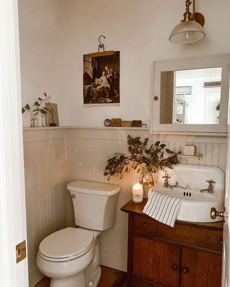 Beige Beadboard Bathroom, Old Vintage Bathroom, Sloped Bathroom Ceiling, Vintage Country Bathroom, Old Fashion Home Decor, Painted Trim Bathroom, Woods And White Decor, Small Bathroom Transformation, Nancy Meyers Aesthetic Bathroom