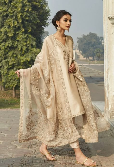 Beige Indian Suit, Cream Indian Suit, Gold Pakistani Outfits, Beige Salwar Suit, Simple Desi Outfit, Beige Pakistani Suit, Champagne Indian Outfit, Beige Indian Outfit, Golden Punjabi Suit