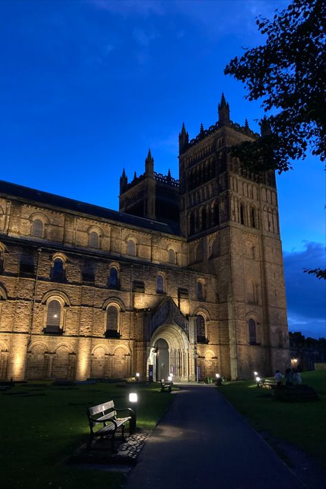 #durham #castle #uni #cathedral #hogwarts #autumn Hogwarts Autumn, College Gothic, Durham Uni, Durham Castle, University Aesthetic, Durham University, Durham Cathedral, Uni Life, University Life