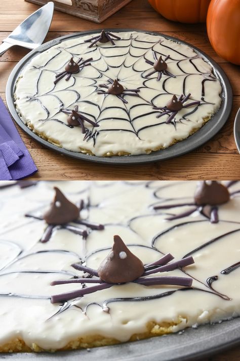 Pizza Halloween, Sugar Cookie Pizza, Halloween Sugar Cookies, Cookie Pizza, Halloween Cookie, Halloween Goodies, Cookie Frosting, Spider Webs, Halloween Spider Web