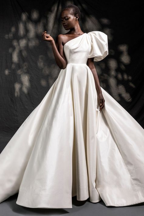 Full Wedding Dresses, Runway White Dress, Modern Classic Wedding Dress, Monet Wedding, Romona Keveza Bridal, Coquette Wedding, Amsale Bridal, Marchesa Couture, Vera Wang Bridal