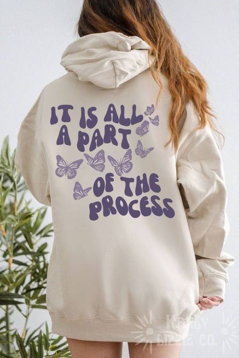 Hoodies With Words On The Back, Back Of Hoodie Design, Hoodie Ideas Design, Cute Hoodie Designs, Simple Hoodie Design, Cricut Hoodie Ideas, Cute Hoodies Aesthetic, Oversized Hoodies Aesthetic, Hoodies With Quotes