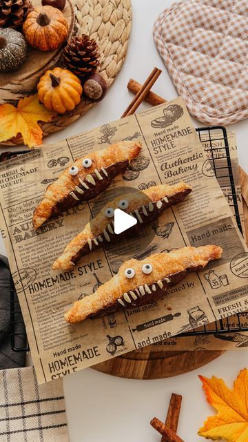 Halloween Croissant Ideas, Halloween Croissant, Flat Croissant, Halloween Pastries, Halloween Pastry, Easy Puff Pastry Recipe, Pastry Pie Crust, Puff Pastry Shells, Chocolate Puff