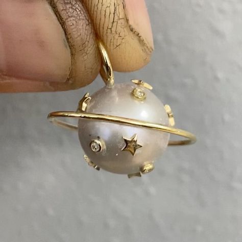 Saturn Jewelry, Saturn Charm, Jewelry Sketches, Celestial Elements, Space Jewelry, Jewellery Sketches, Diamond Collection, Sparkly Things, Jewelry Lookbook