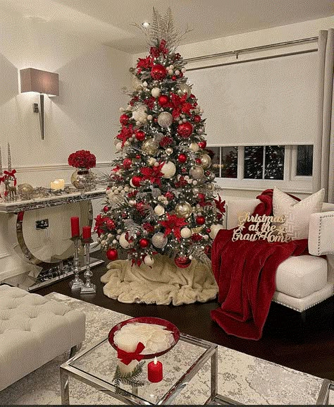 30 STUNNING CHRISTMAS TREE TREND IDEAS THAT YOU’LL OBSESS OVER - Silver And White Christmas Tree Decor, Burgandy Christmas Tree Ideas, Christmas 2024 Trends Decoration, Christmas Tree Ideas 2023 Trends, 2024 Christmas Tree Trends, Christmas Tree Colour Scheme, Red And Gold Christmas Tree, Christmas Tree Inspo, Christmas Tree Red