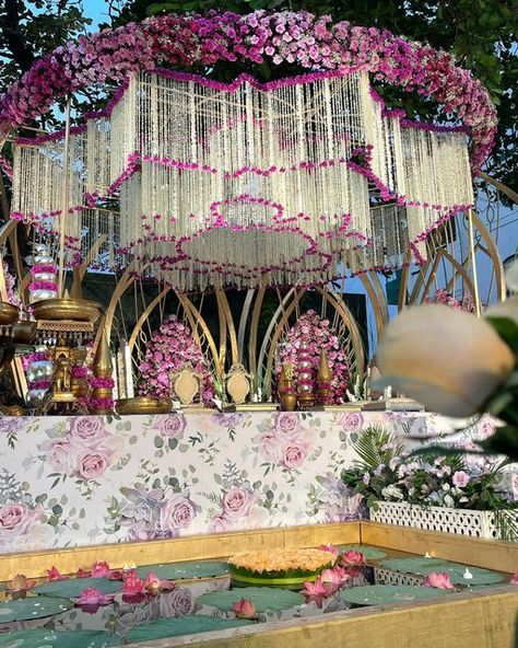 Vidhi Mandap, Mandap Design, Wedding Hall Decorations, Wedding Background Decoration, Wedding Stage Design, Diy Wedding Backdrop, Mandap Decor, Desi Wedding Decor, Blooming Lotus