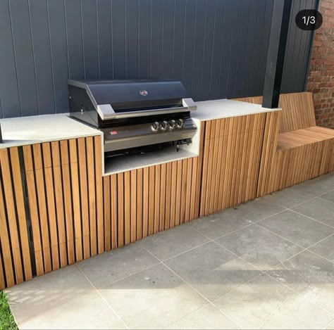 Built In Barbecue Outdoor, Built In Bbq Ideas, Pizza Oven Outdoor Kitchen, Concrete Outdoor Kitchen, Outdoor Fire Pit Seating, Small Outdoor Kitchens, Brick Bbq, Outdoor Bbq Area, Kitchen Design Layout