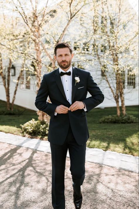 Timeless Groom Attire, Classy Groom Attire, Groom Solo Poses, Classic Groom Attire, Formal Photos, Groom Tux, Black Tuxedo, Groom Portraits, Groom Outfit