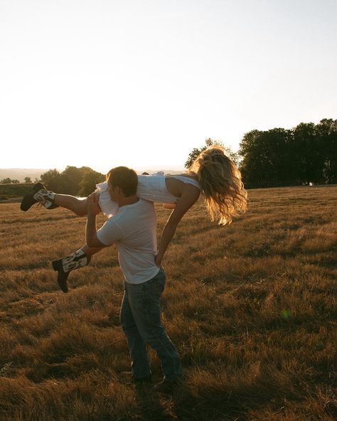 Western couple, cowboy photoshoot, enagagement photos Country Couple Photoshoot, Cowboy Photoshoot, Western Couple Photoshoot, Western Couples, Western Engagement Photos, Western Couple, Western Photoshoot, Western Engagement, Western Dance