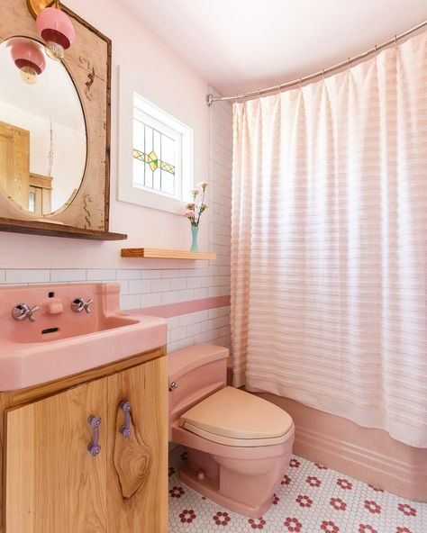 Pink bathroom decor