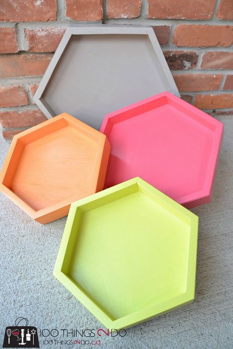 Tutorial - DIY decorative trays, hexagonal trays, nesting trays Hexagon Tray Decor, Tray Making Ideas, Fine Woodworking Furniture, Modern Woodworking Projects, Christmas Checklist, Woodworking Jobs, Diy Tray, Laundry Room Diy, Feeling Pictures