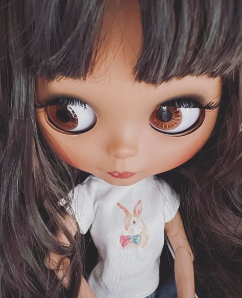 Tan Blythe Doll Curly Hair, Blythe Doll Curly Hair, Lilac Sky, Cat Clothes, Aesthetic Room Decor, Cute Cartoon Wallpapers, Anime Demon, Blythe Dolls, Cartoon Wallpaper