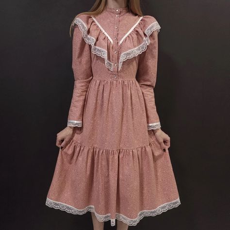 Anne With An E Wardrobe, 1800s Casual Dress, Pink Edwardian Dress, 1900s Dresses Casual, Anne With An E Inspired Outfits, Anne With An E Style, Anne With An E Clothes, Anne With An E Fashion, Anne With An E Dress