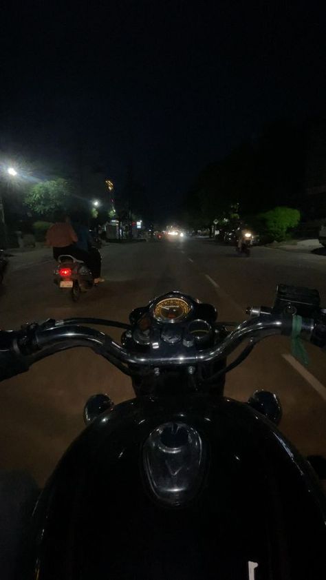 Night Ride Snapchat Stories, Bike Night Ride Snapchat, Night Bike Ride Video, Bike Night, Night Bike Ride, Bullet Bike Royal Enfield, Night Rides Snapchat, Tools Drawing, Night Ride